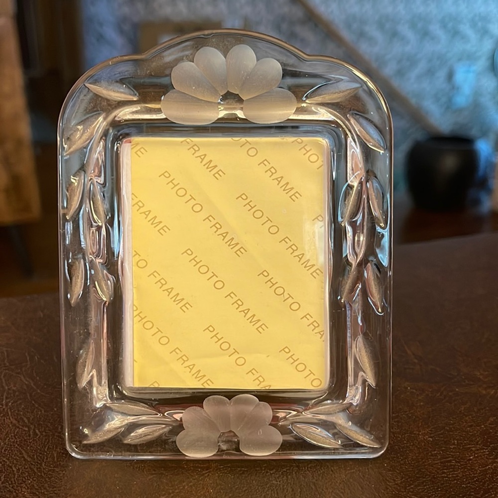 Crystal frame holds 2x3 inch picture